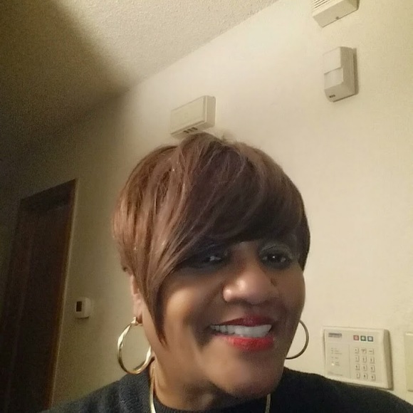 Meet your Posher, Sylvia - Picture 1 of 1